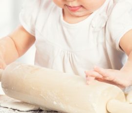 Bebeklerinize Mutfakta Öğretebileceğiniz Şeyler